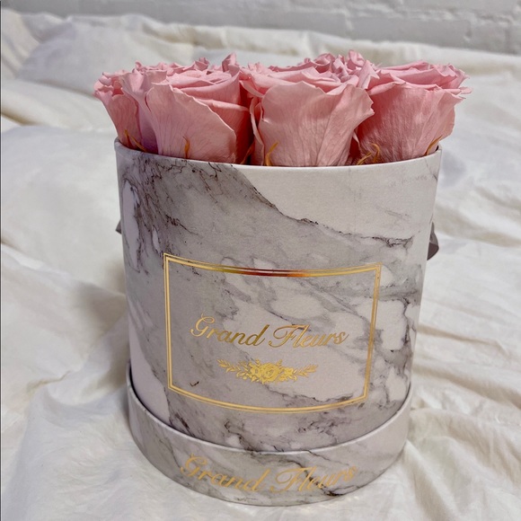 Preserved Pink Roses in Grey Hatbox - Picture 3 of 7